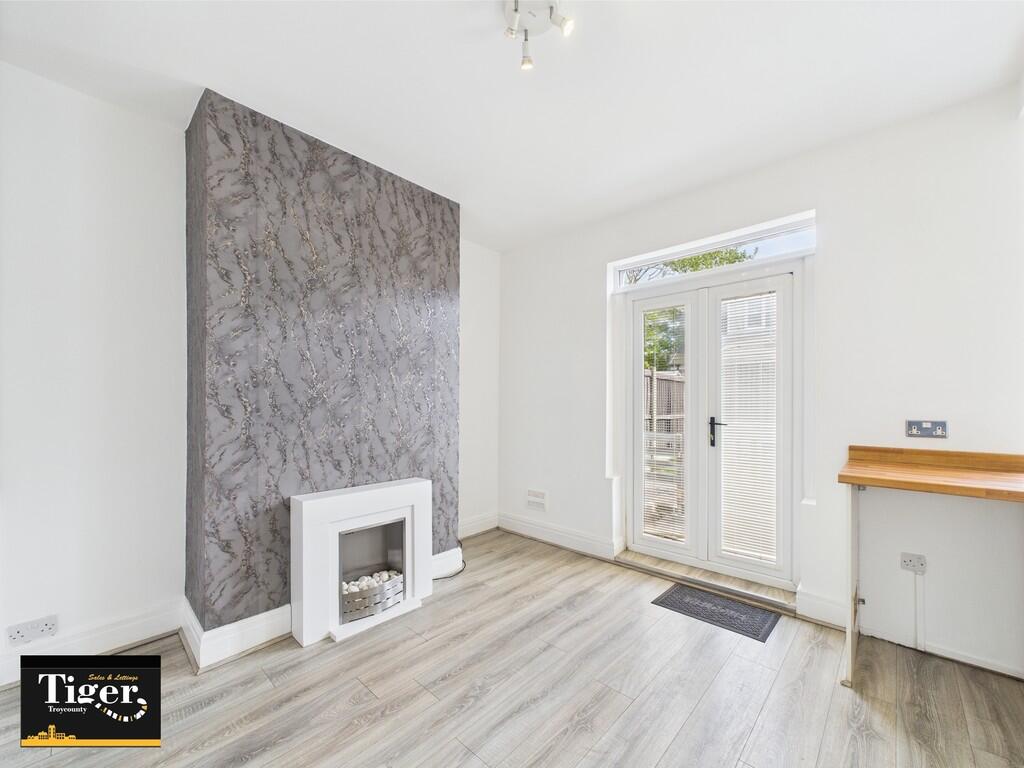 CAM02176G0-PR0574...