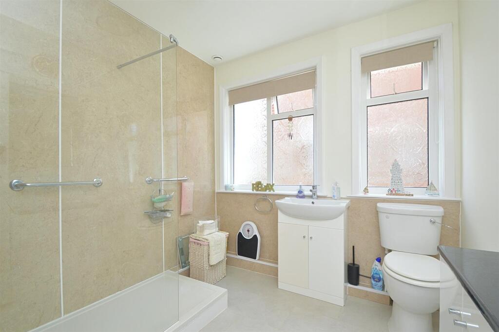resizedShowerRoom.jpg