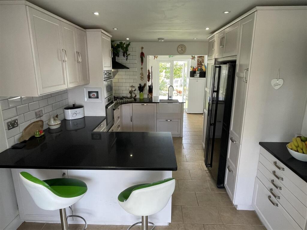 Kitchen Breakfast Room.JPG