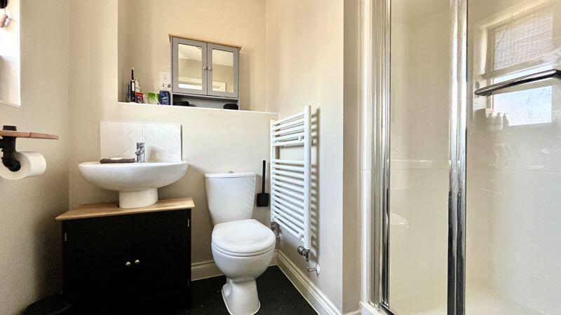 En-Suite to Bedroom 1