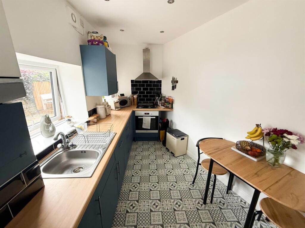 Two bedroom end terrace in Steeton (5).jpg