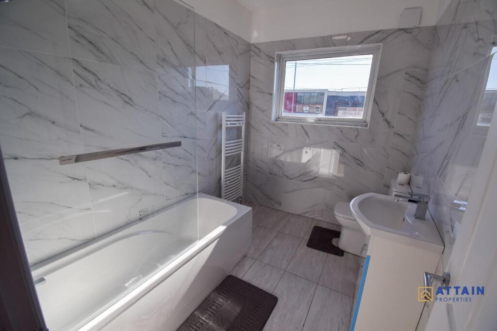 Bathroom 1.jpg