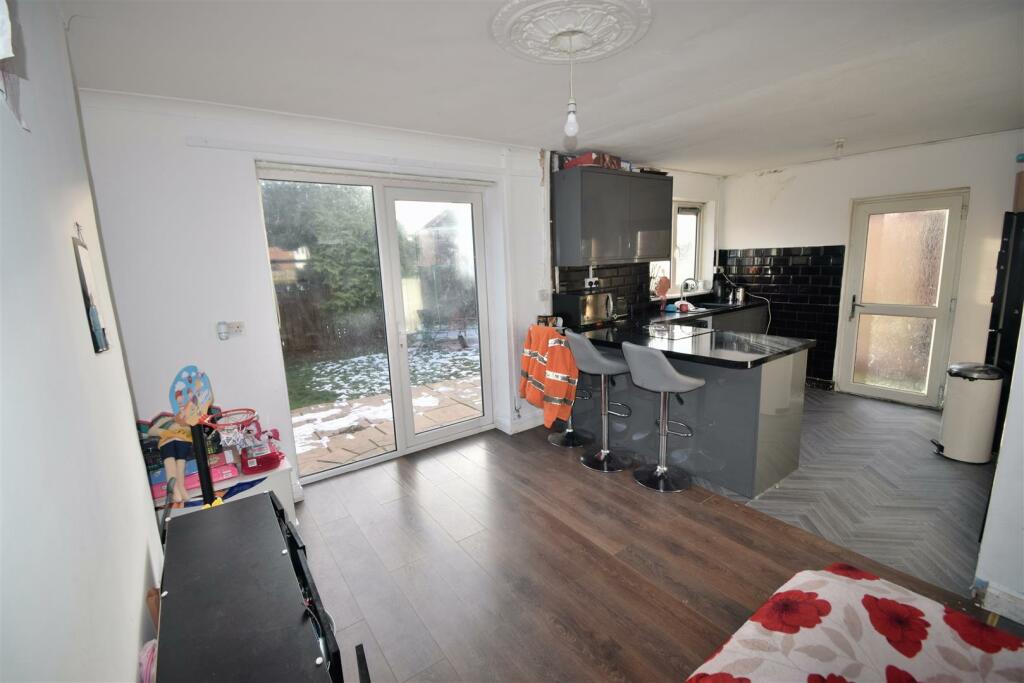 Kitchen/Dining Room