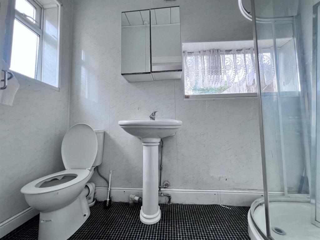 Shower Room   WC.jpg