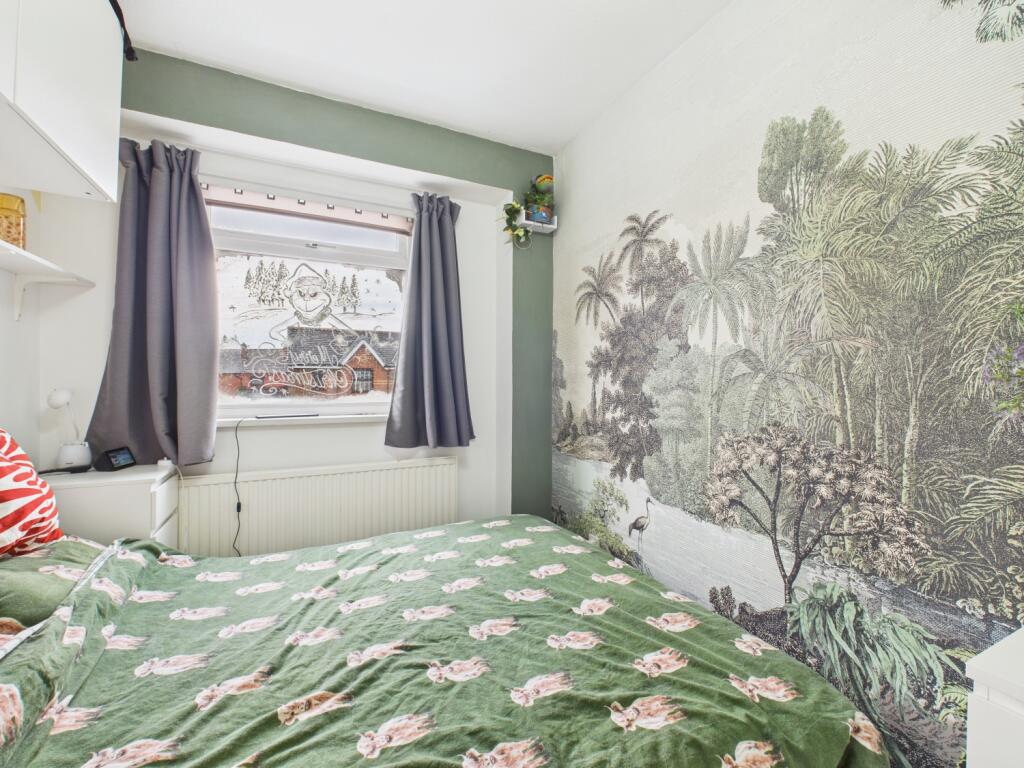 CAM03729G0-PR0195-STILL010