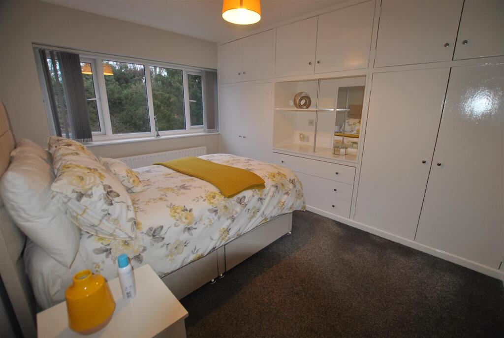 MAIN BEDROOM