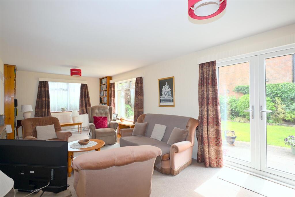 Sitting Room/Dining Room