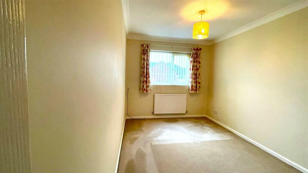 Bedroom 1.jpg