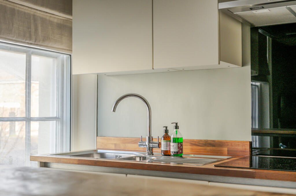 1380143-3-6915b27...