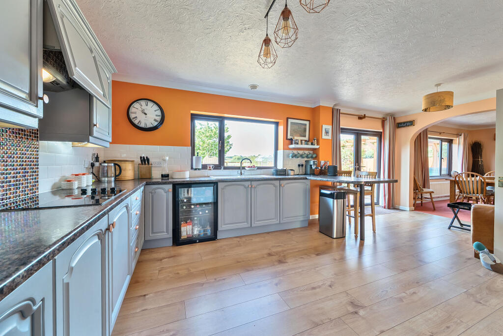 Kitchen / Breakfast Room