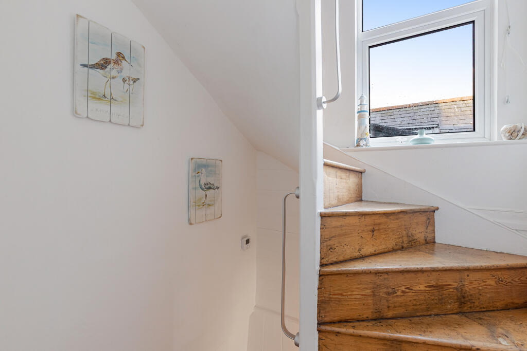 18 Stairs 69 South Ford Road Dartmouth - 250714