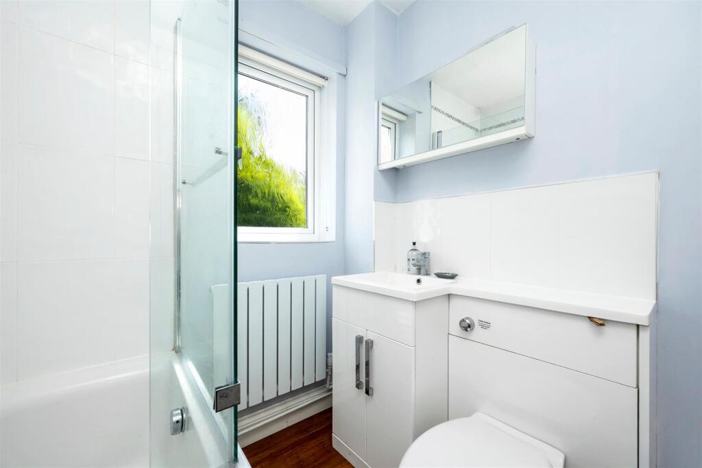 Hassocks Lodge 16 BATHROOM.jpeg