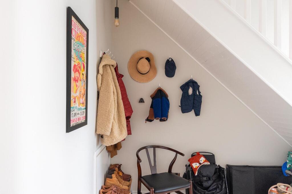 1U1SRBN - Hallway C.jpg