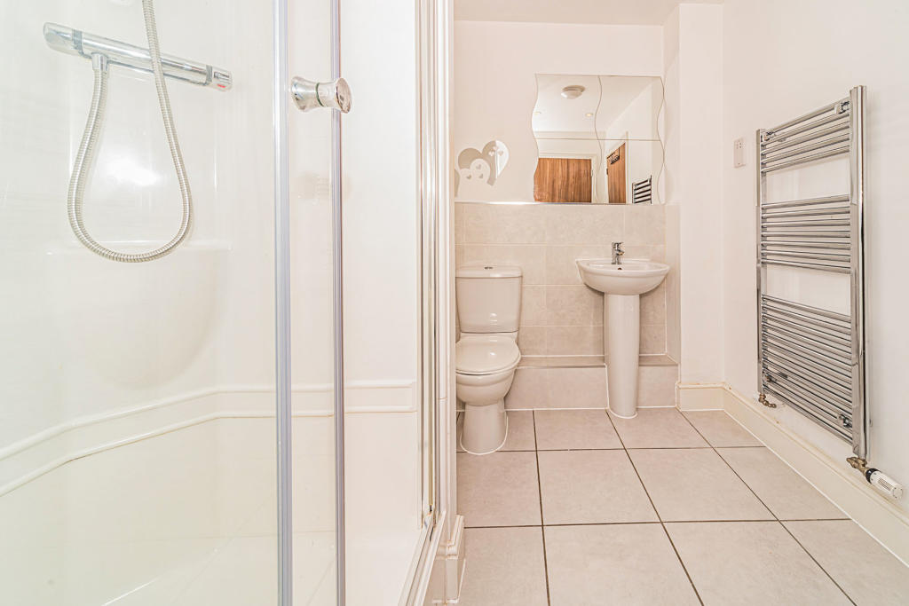 Jack &amp; Jill Bathroom