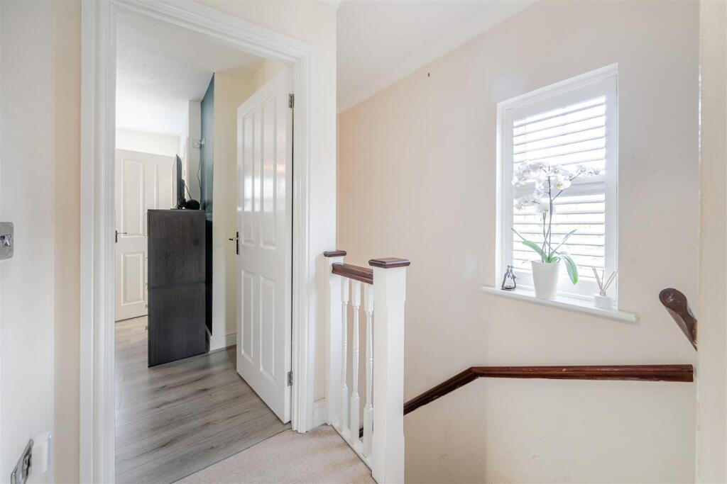 11 Herbert Gardens, Towcester (20).jpg