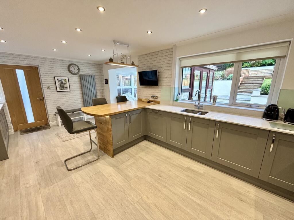 Kitchen / Breakfast Room