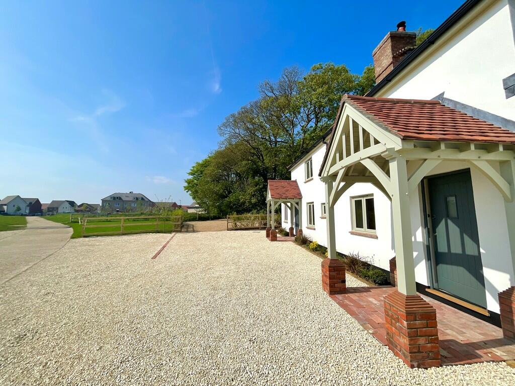 5 Courtwick Park ...