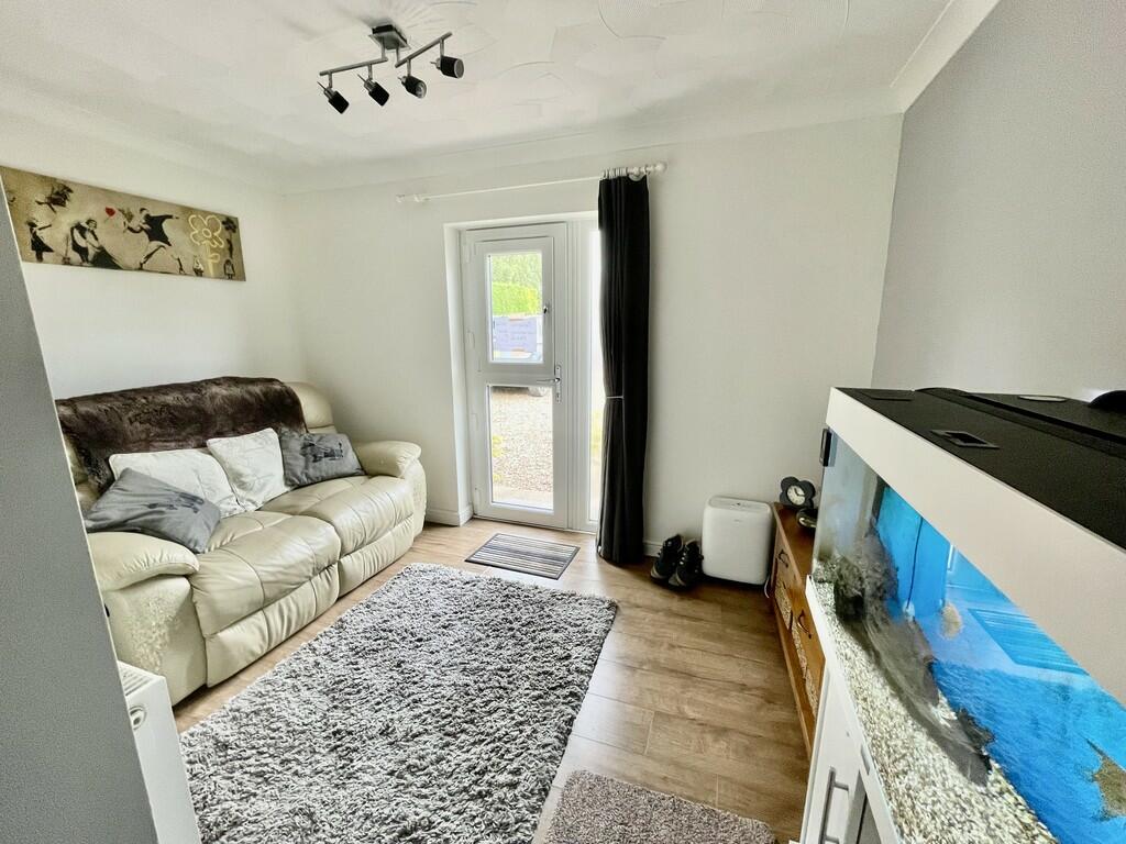 Bedroom 5/Lounge ...