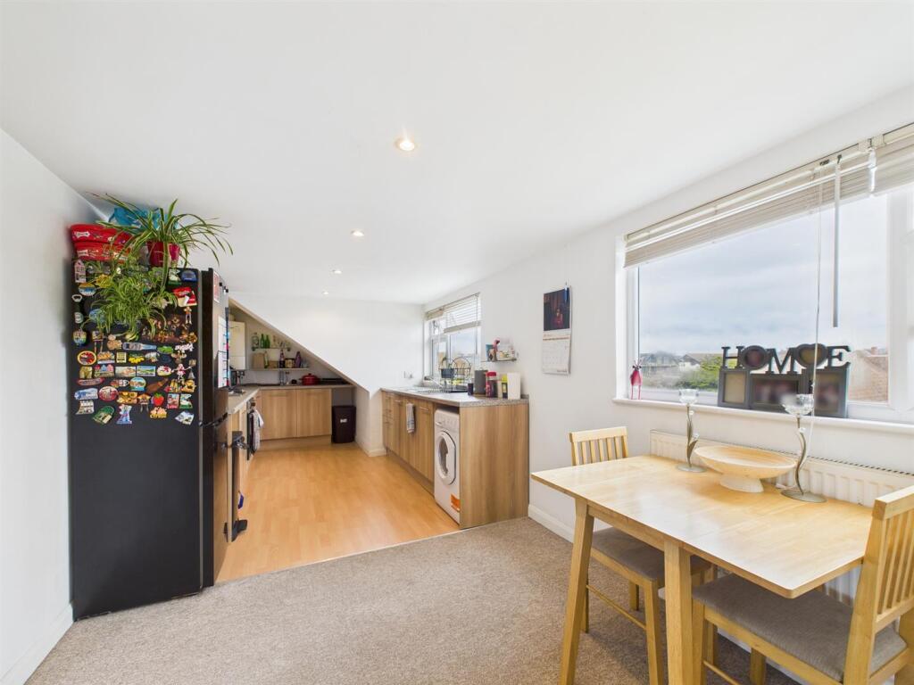 kitchen diner 1 .jpg