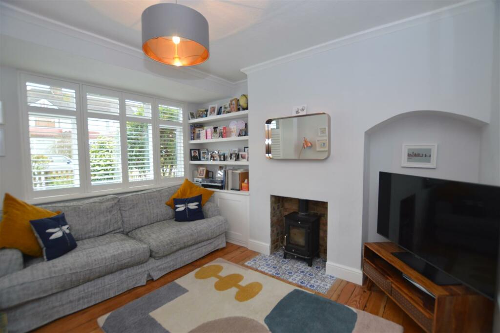 78 Wills Crescent living room.JPG