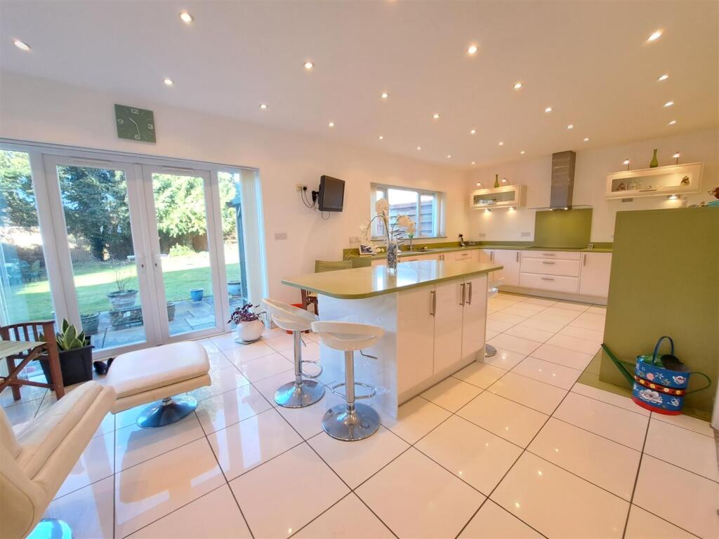 Kitchen/Breakfast Room
