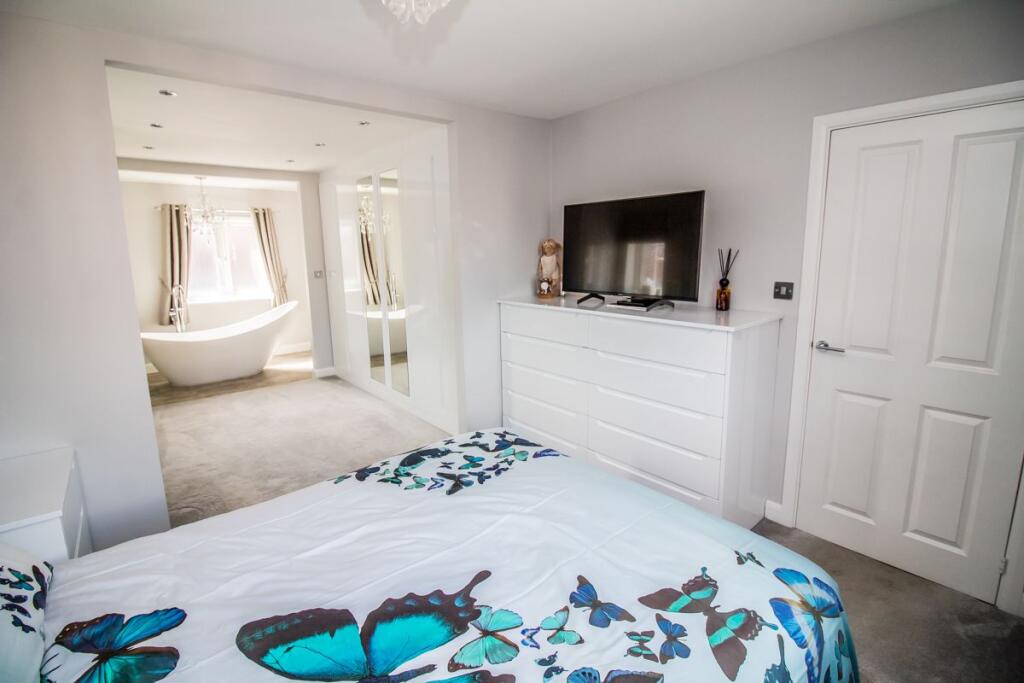 Master Bedroom pic 2