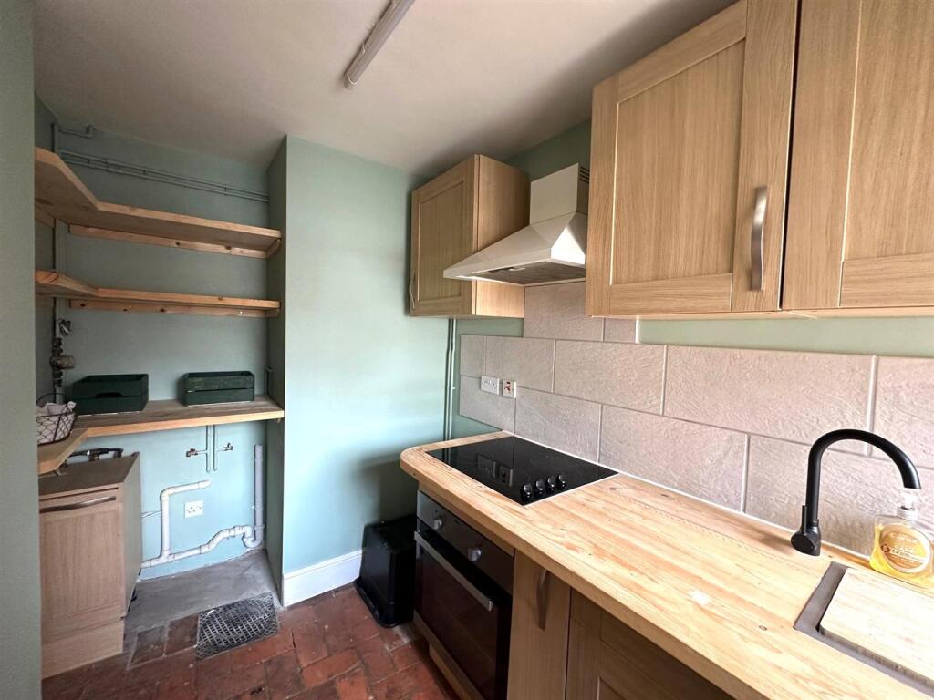 Kitchen cont.jpg