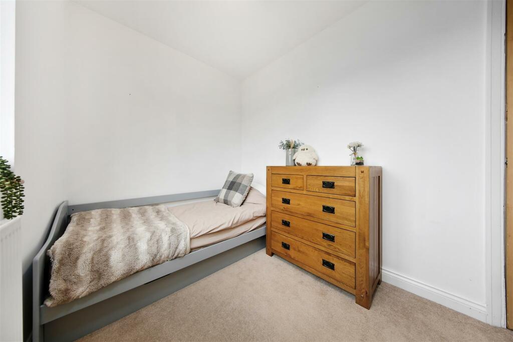 Bed2.jpg