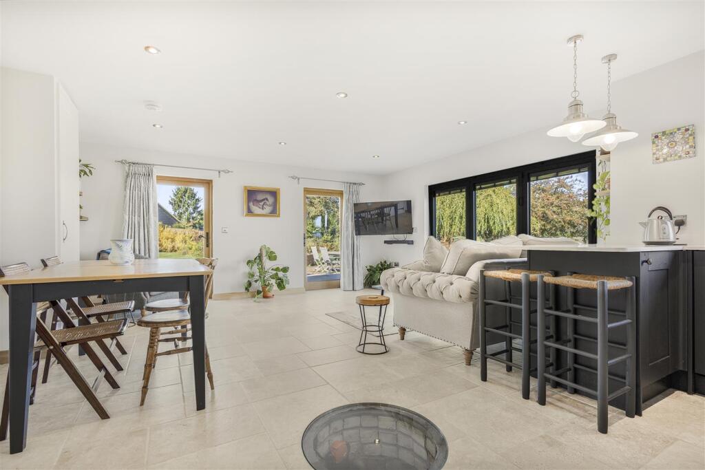 Kitchen/Living Area