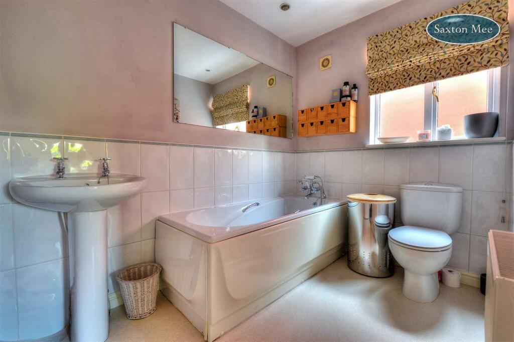 bathroom 1.jpg