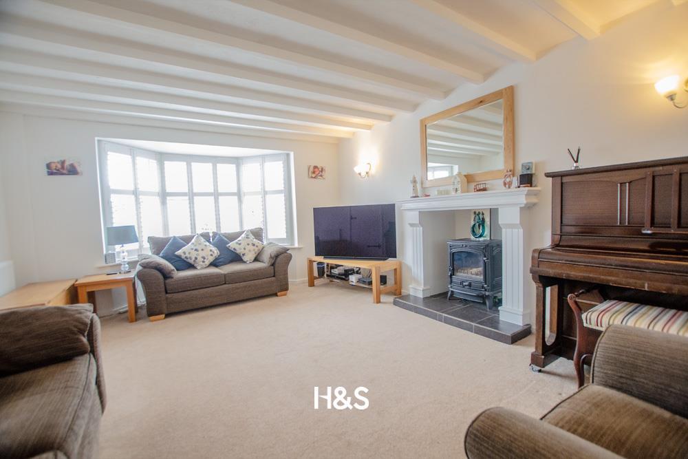 6 Starbold - lounge 2.jpg