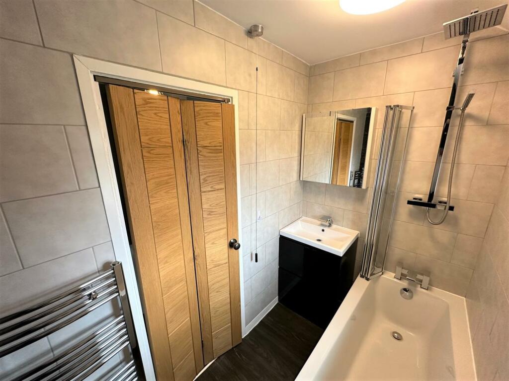bathroom 5.jpg