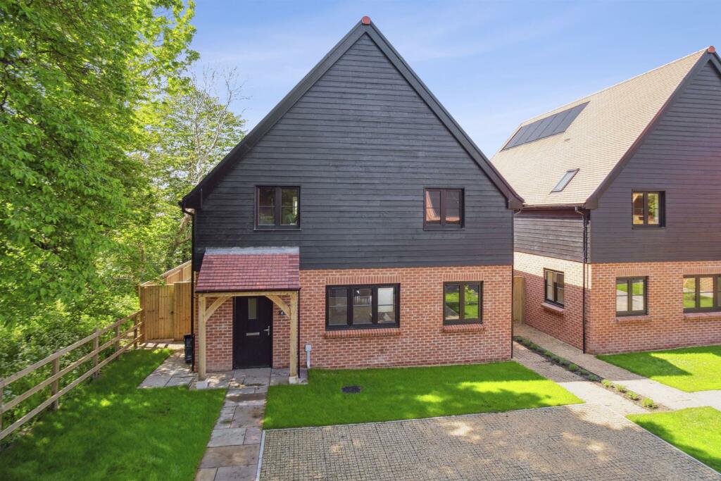 69764 4_5 Farm Court (2)_low.jpg