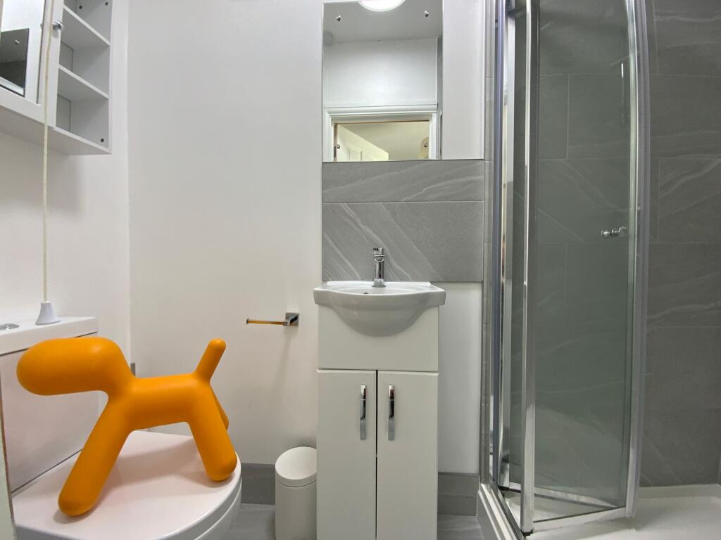 Bedroom 1 - Private Ensuite