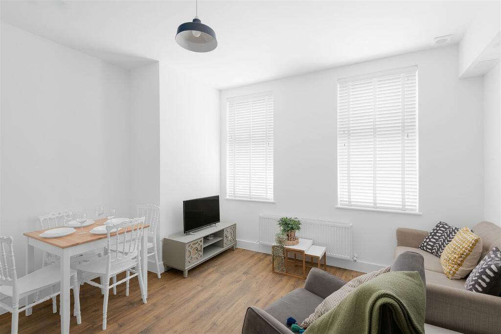 Flats 1 &amp; 2, 381 Bath Road, Arnos Vale, Bristol BS