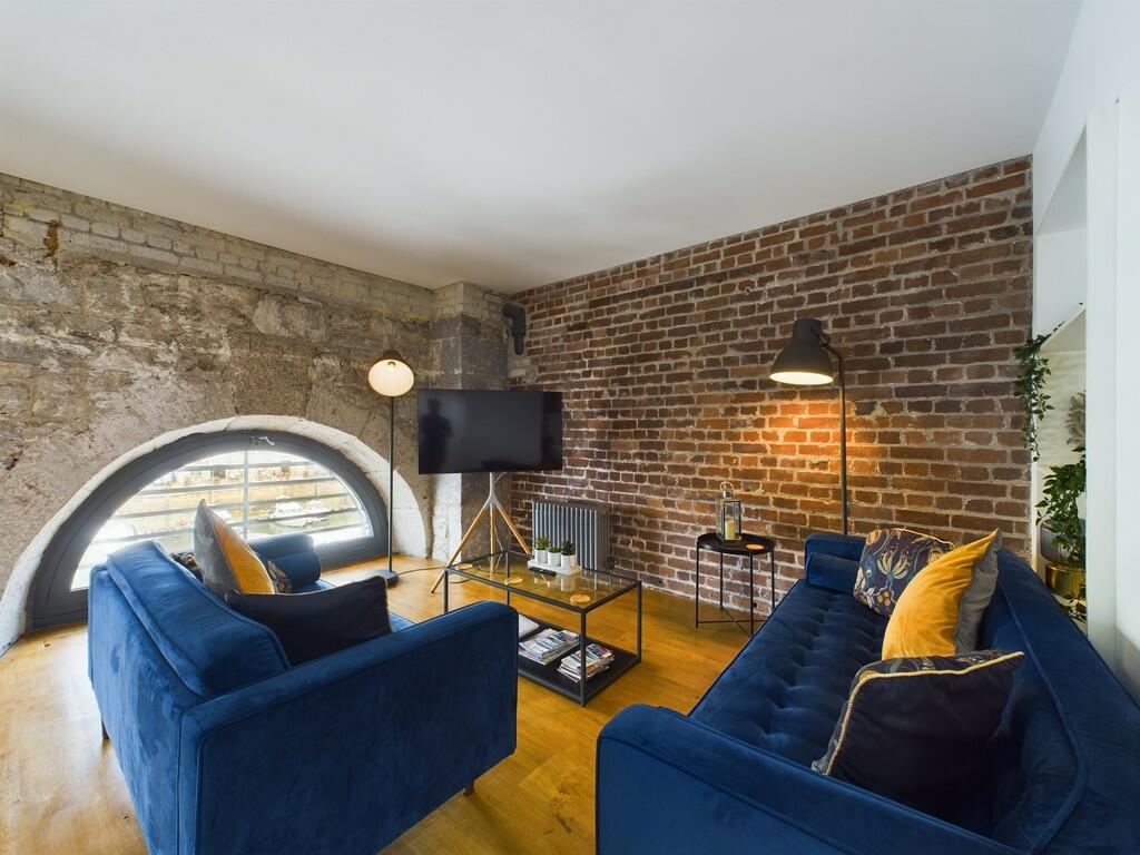 CAM02089G0-PR0294...