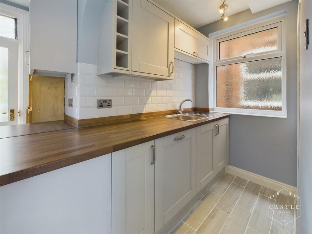 L-Shaped Kitchen