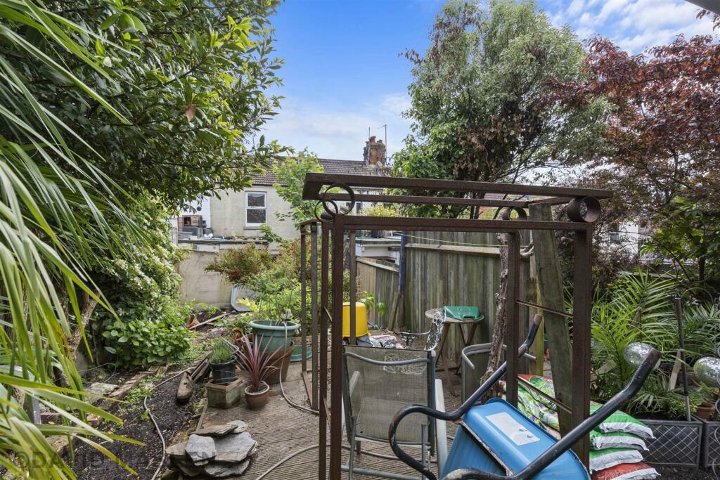 Rear Garden (2).jpg