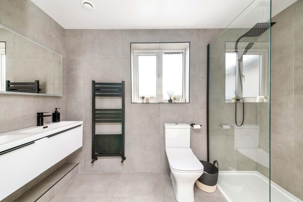 BEDROOM ONE EN-SUITE