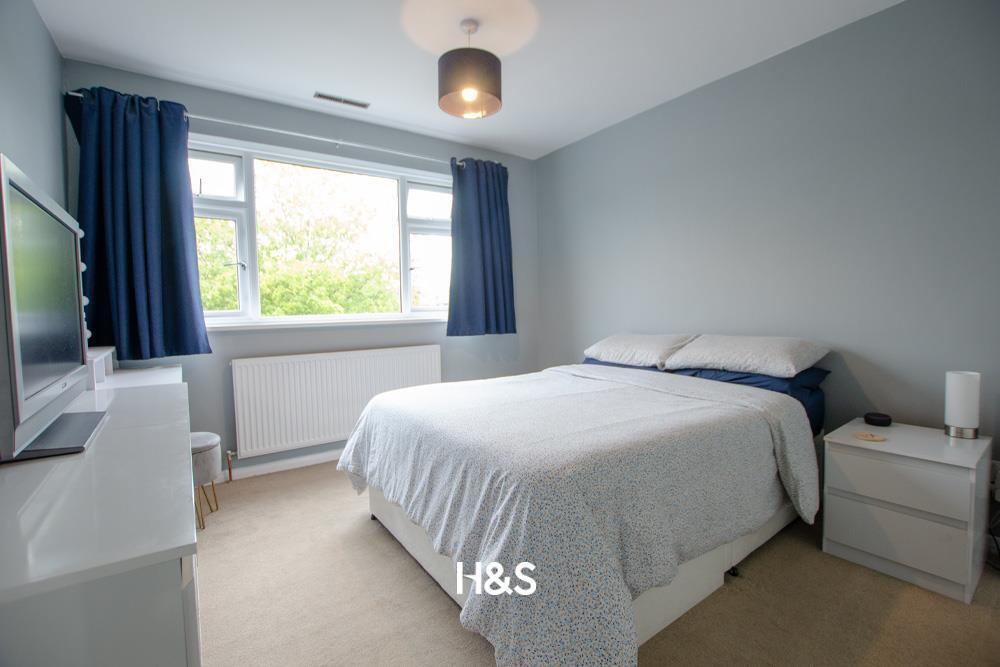 60 swanswell - bed1.jpg