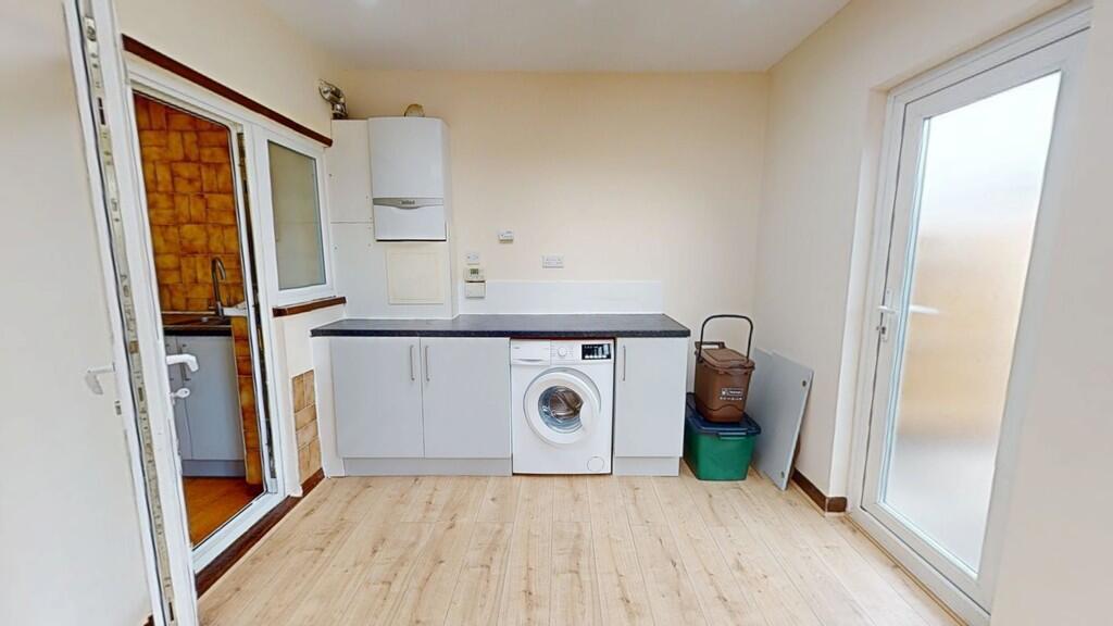 8-Rowan-Crescent-...