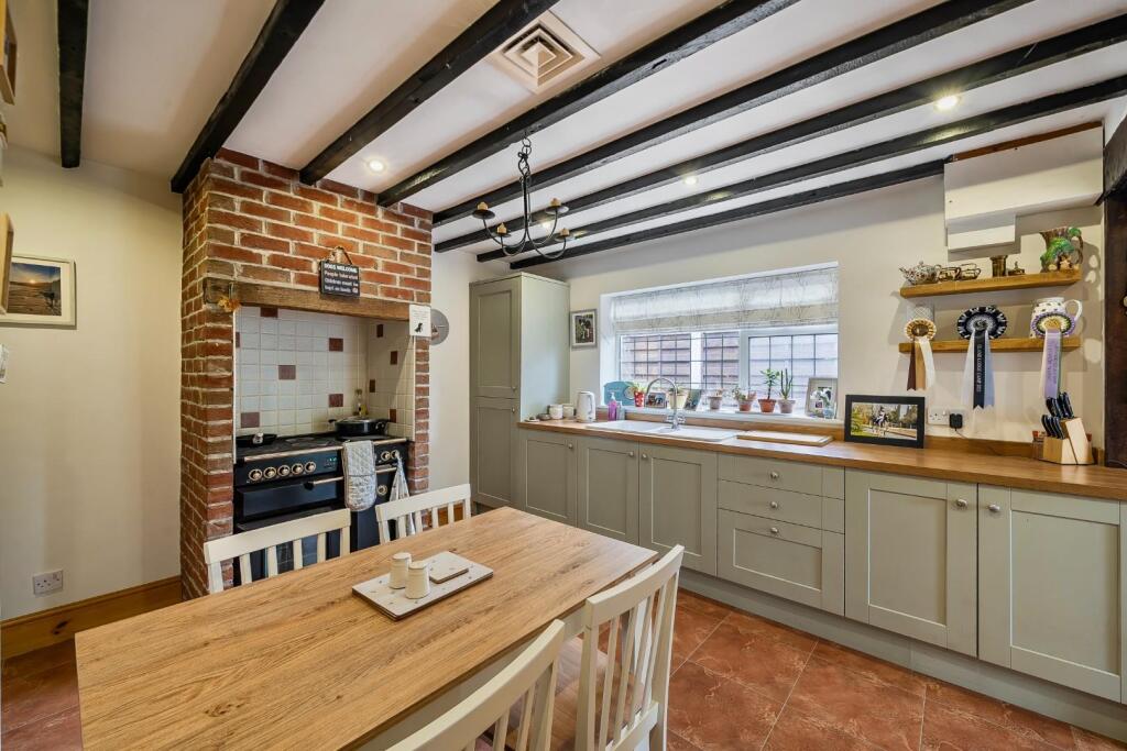kitchen 1.jpg