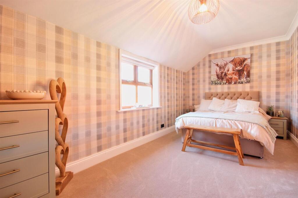 BEDROOM 3 (REAR)