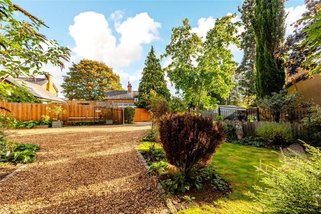 Front Garden/Drive