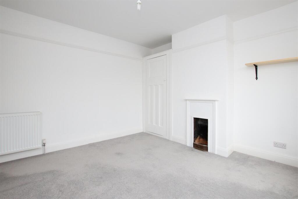 Bedroom two (2).jpg