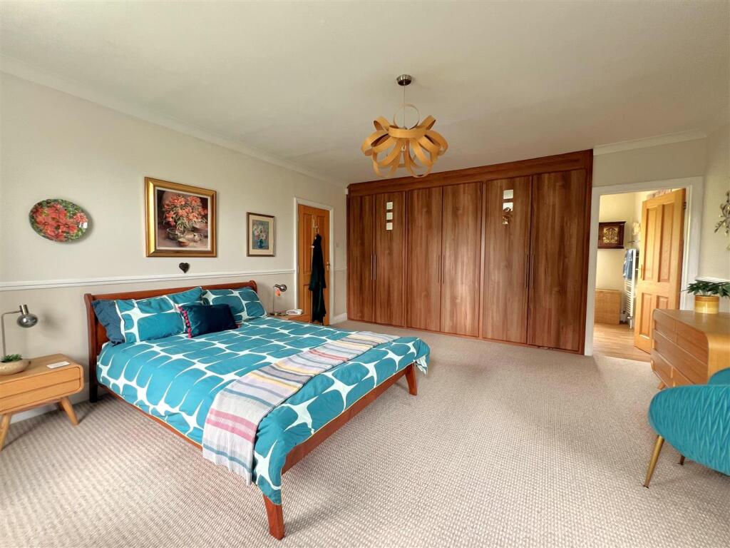bed 1.1.jpg