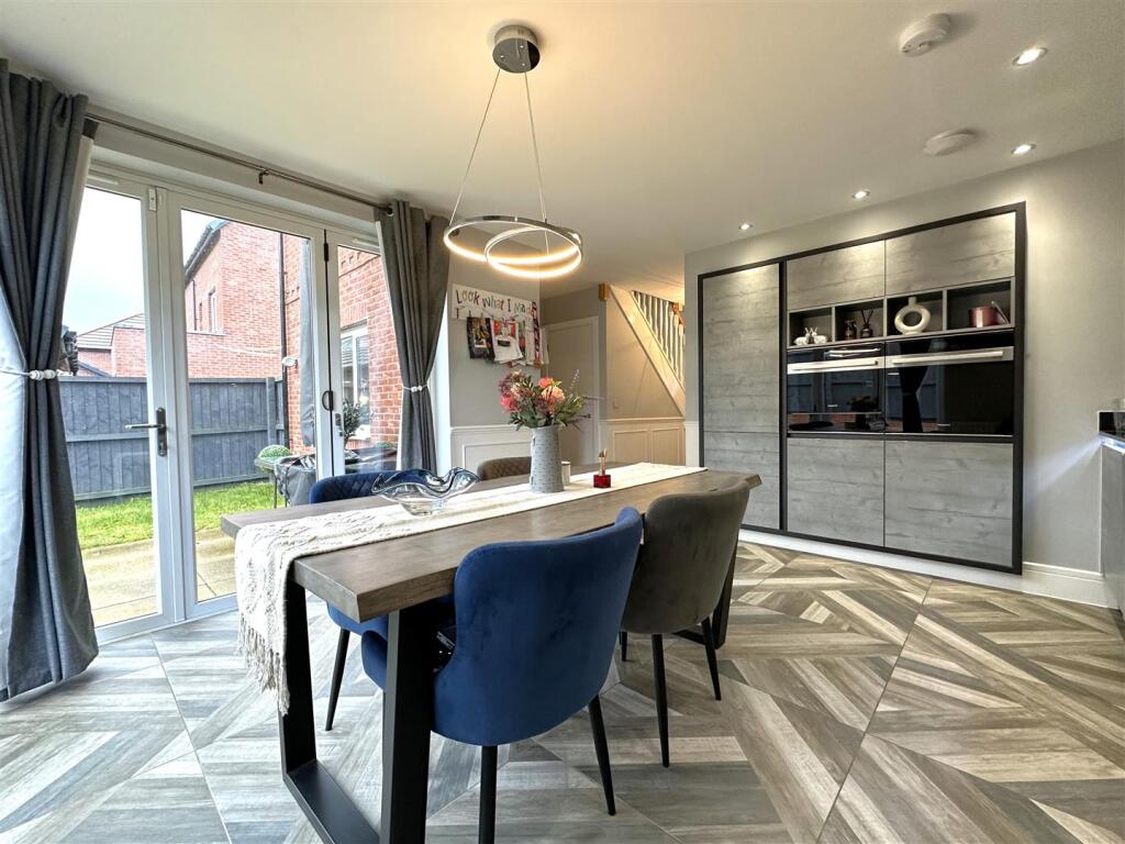 Family-Sized Kitchen With BI-FOLD DOORS 825