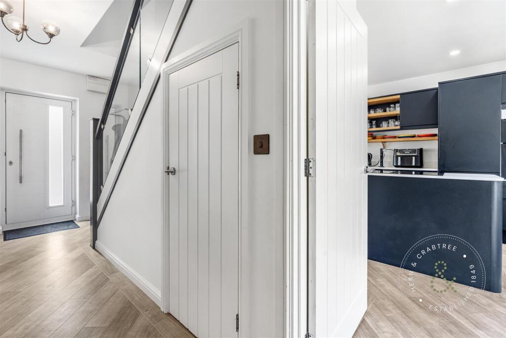 Long Heath Close, Hern Crabtree (19).jpg