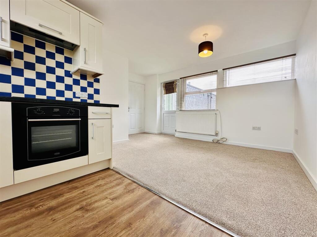 Living Room / Kitchen