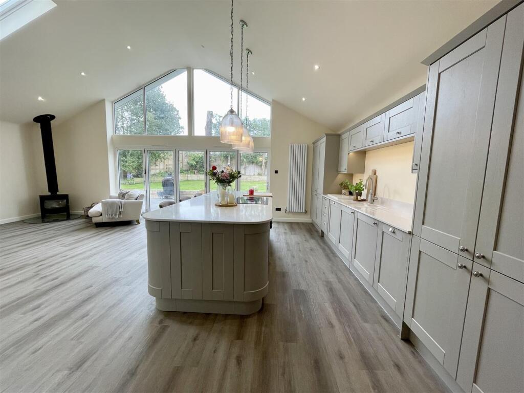 2. kitchen.jpg